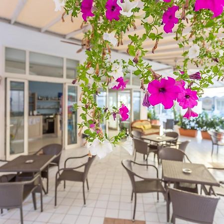 Hotel Valparaiso Rimini Eksteriør billede