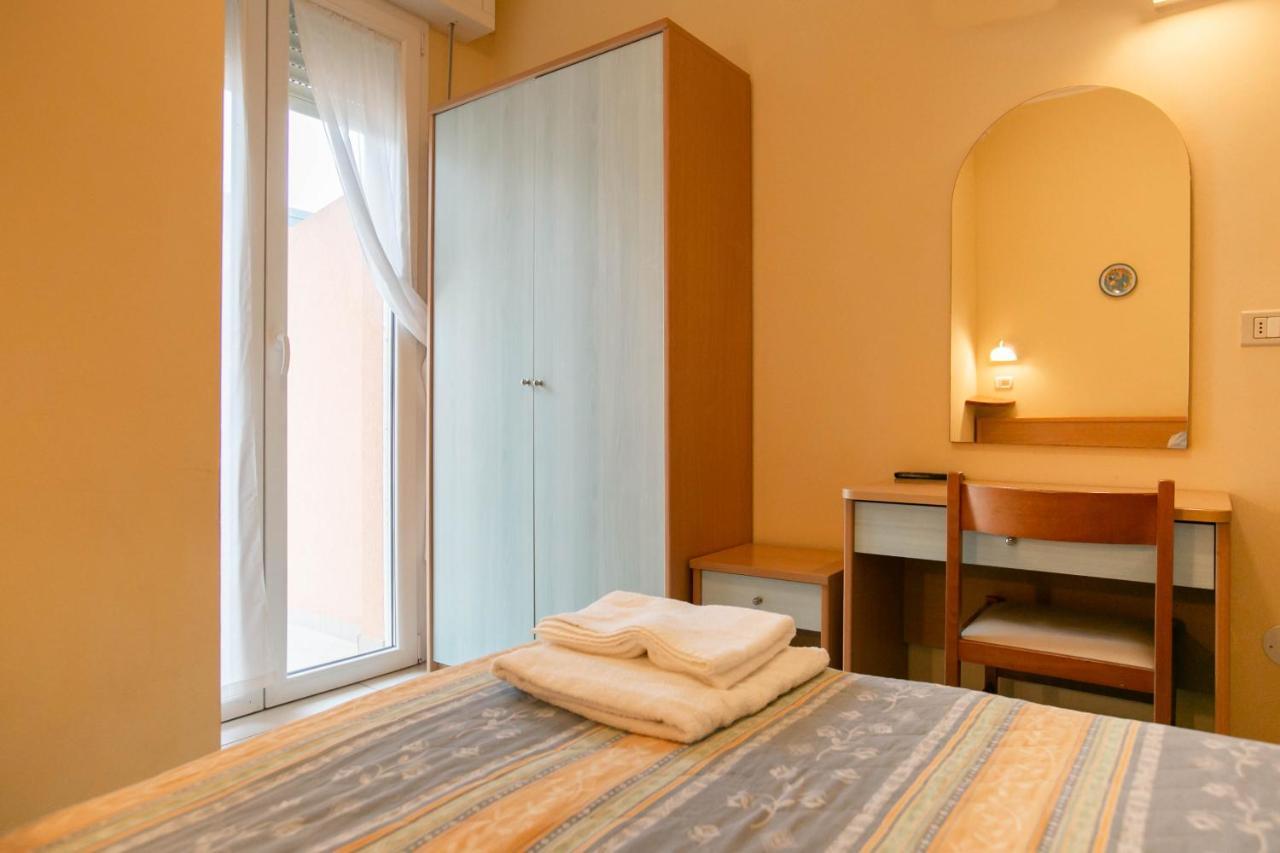 Hotel Valparaiso Rimini Eksteriør billede
