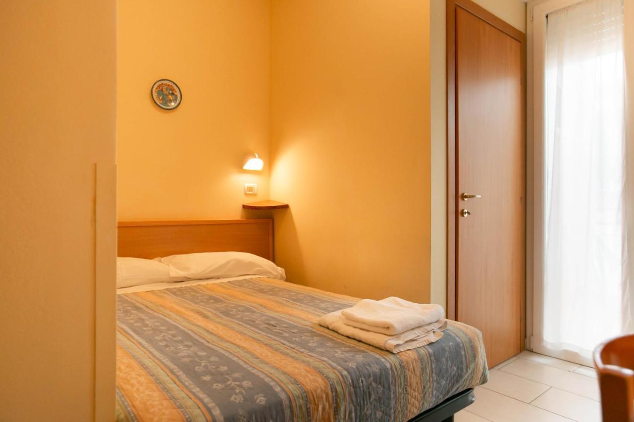 Hotel Valparaiso Rimini Eksteriør billede