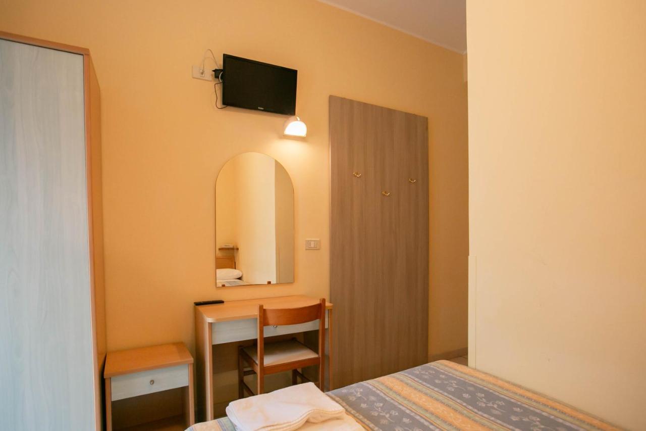 Hotel Valparaiso Rimini Eksteriør billede
