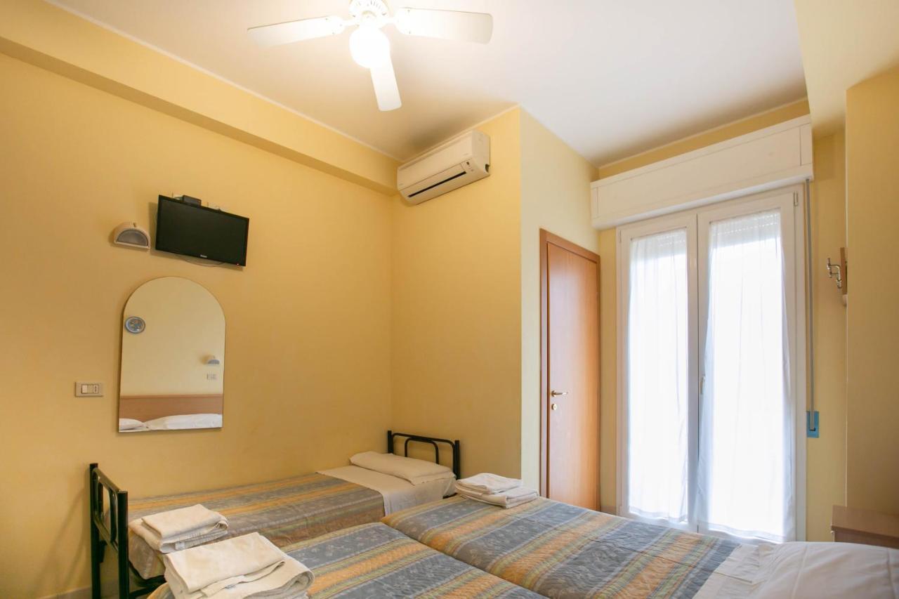Hotel Valparaiso Rimini Eksteriør billede