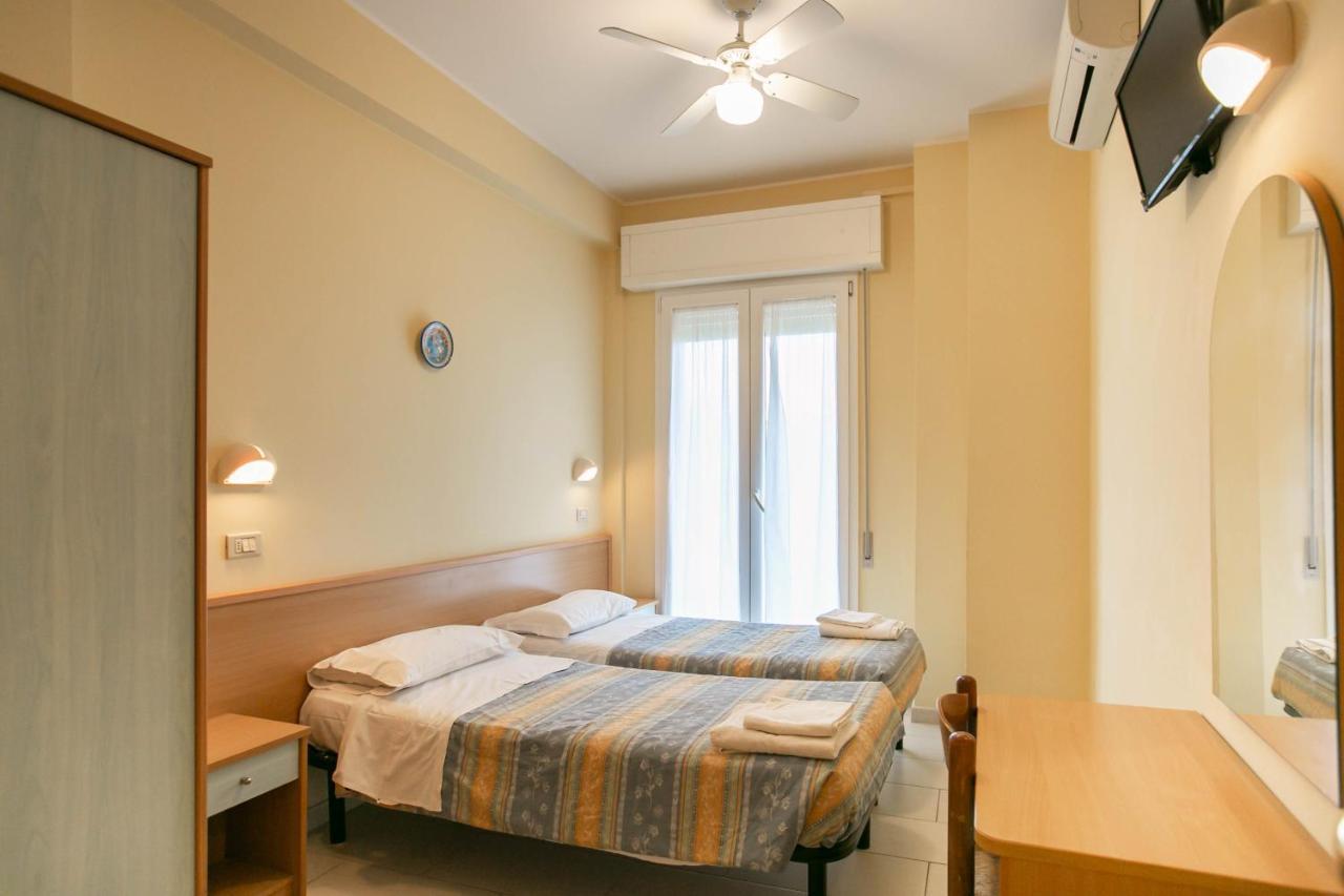 Hotel Valparaiso Rimini Eksteriør billede