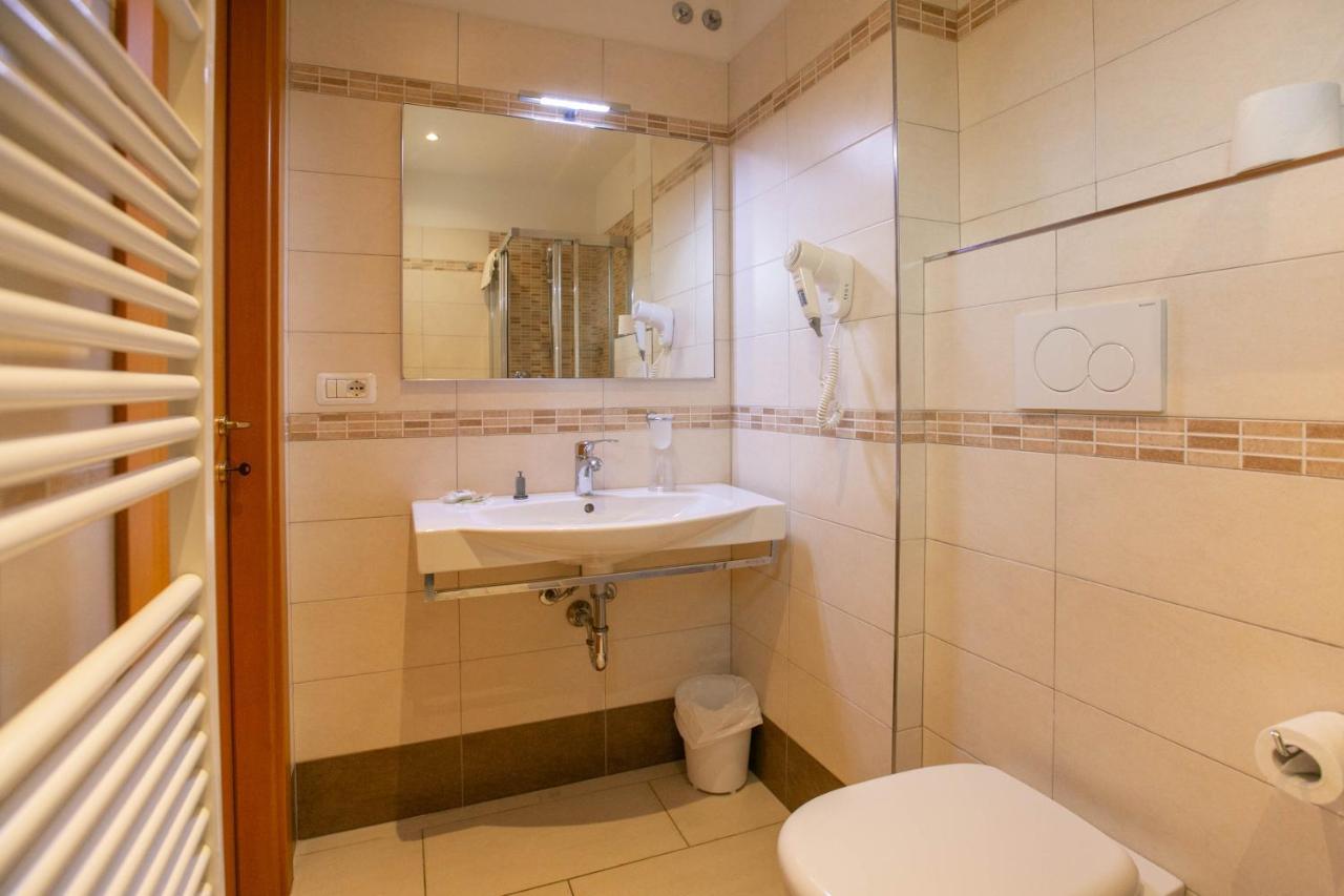 Hotel Valparaiso Rimini Eksteriør billede