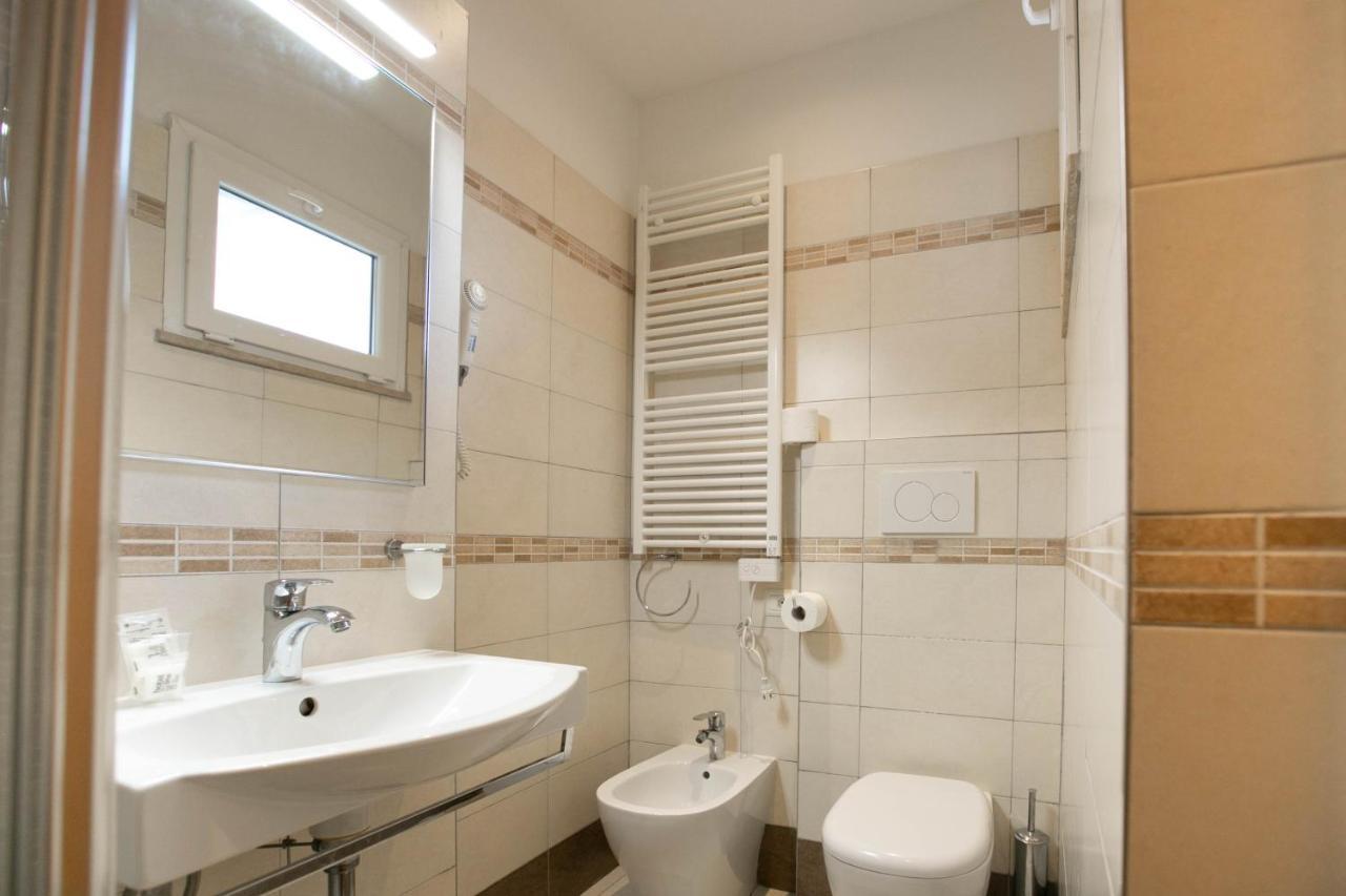 Hotel Valparaiso Rimini Eksteriør billede