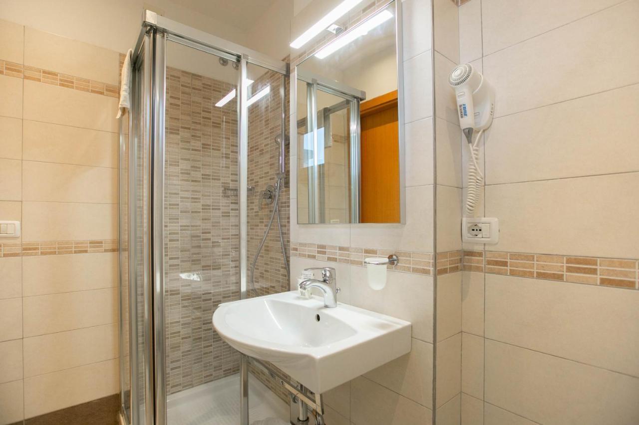 Hotel Valparaiso Rimini Eksteriør billede