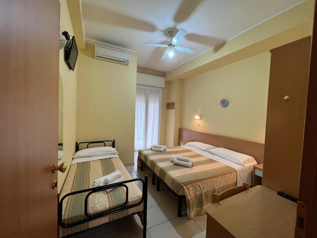 Hotel Valparaiso Rimini Eksteriør billede