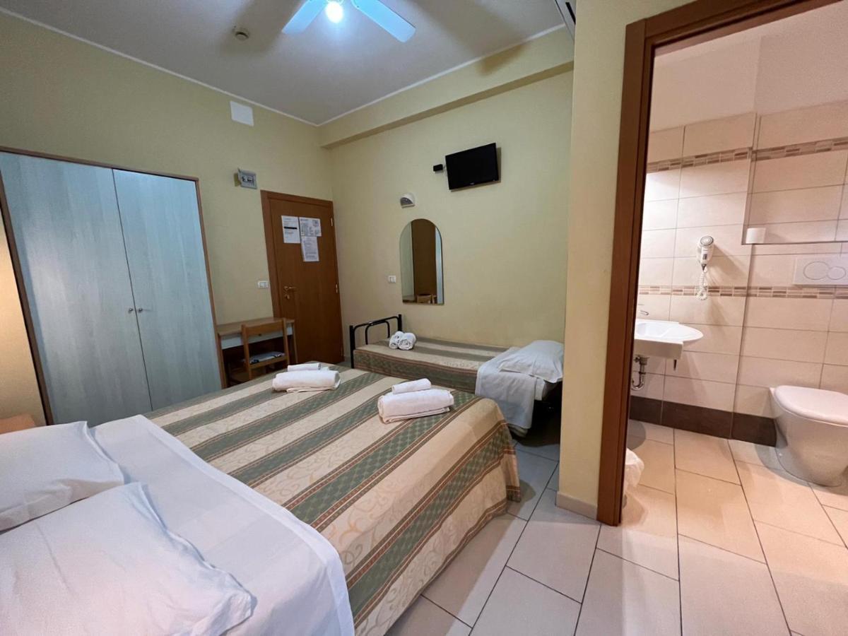 Hotel Valparaiso Rimini Eksteriør billede