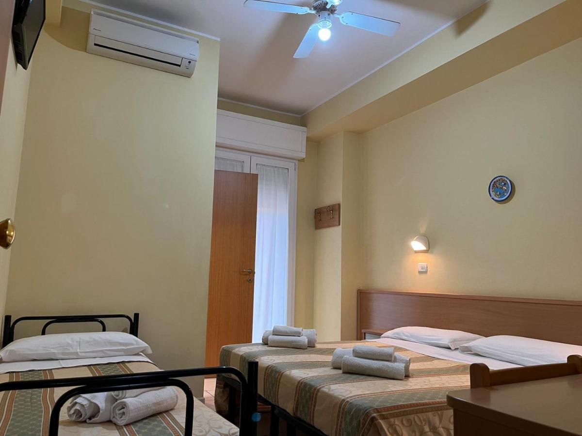 Hotel Valparaiso Rimini Eksteriør billede