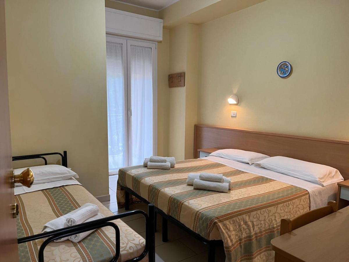 Hotel Valparaiso Rimini Eksteriør billede