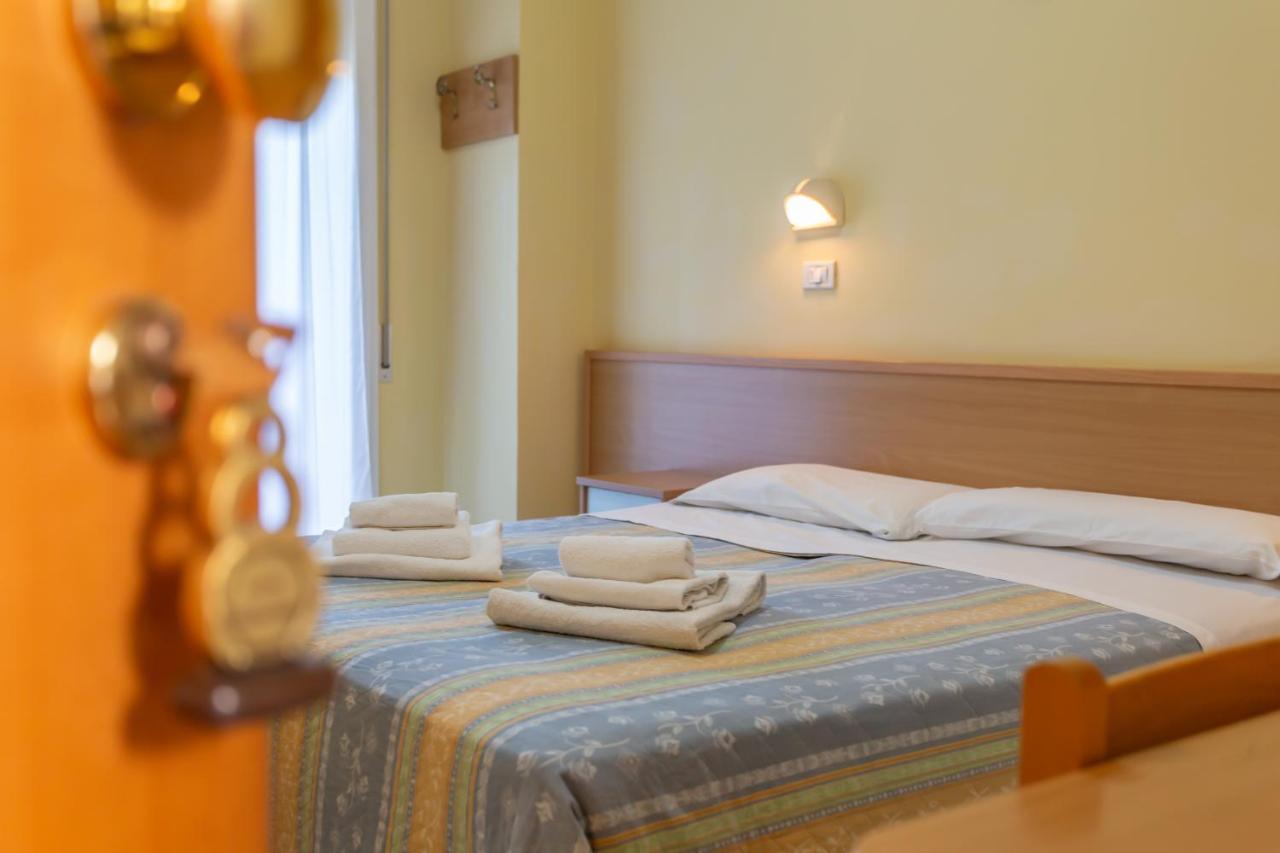 Hotel Valparaiso Rimini Eksteriør billede
