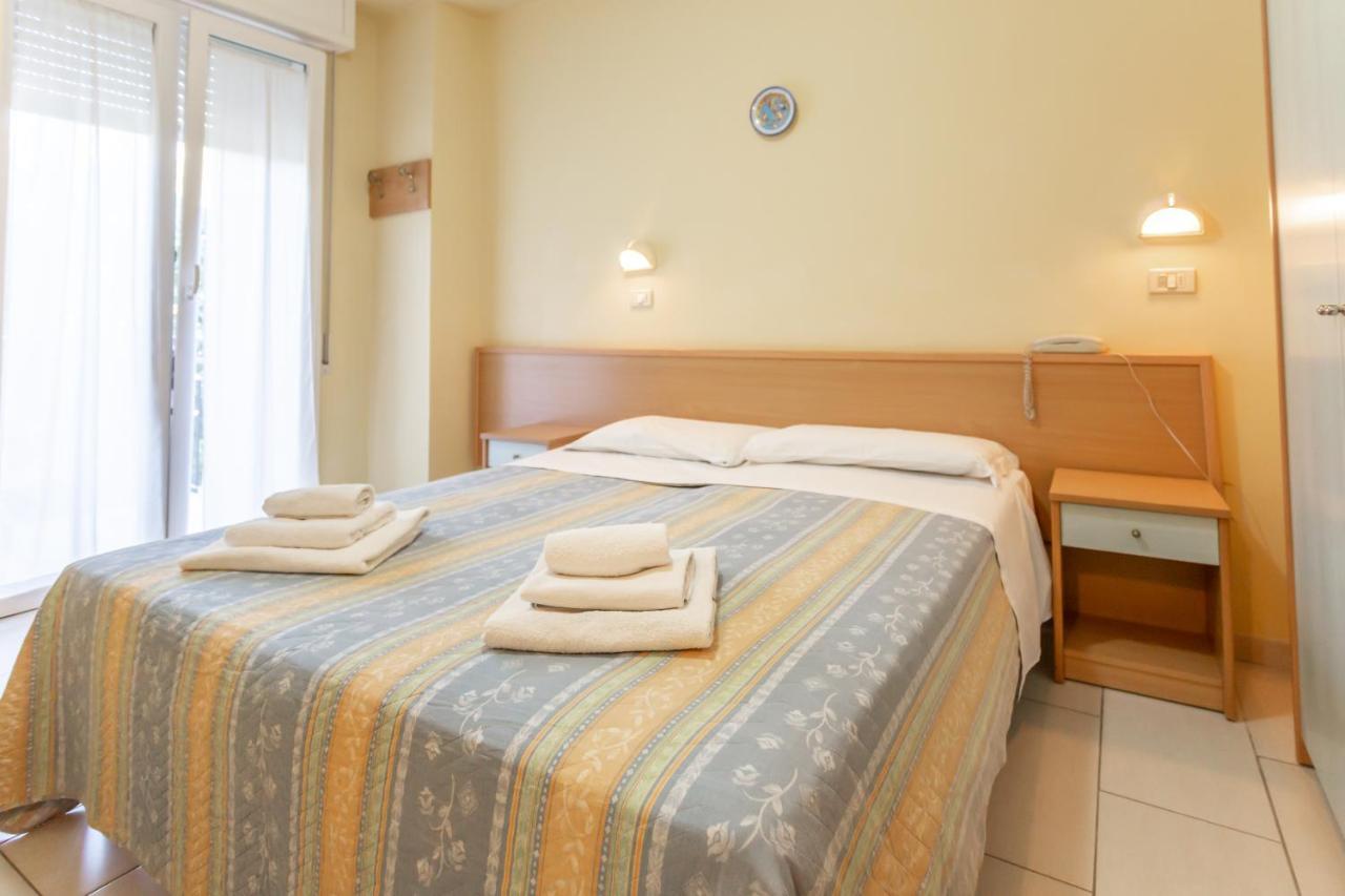 Hotel Valparaiso Rimini Eksteriør billede