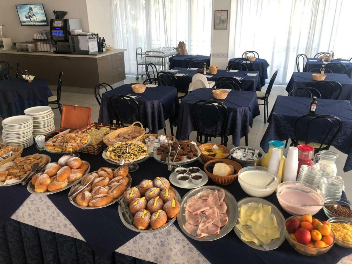 Hotel Valparaiso Rimini Eksteriør billede