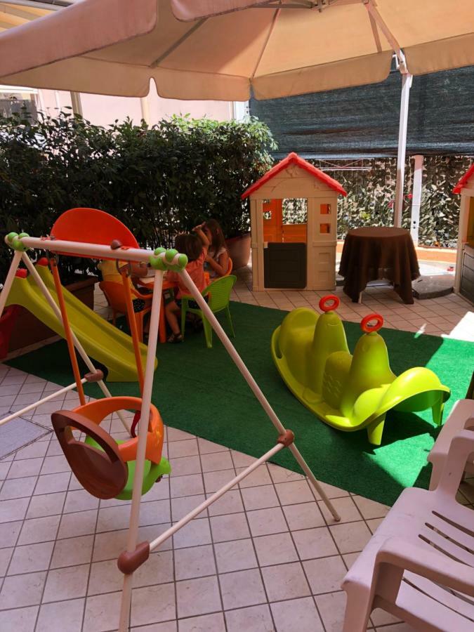 Hotel Valparaiso Rimini Eksteriør billede