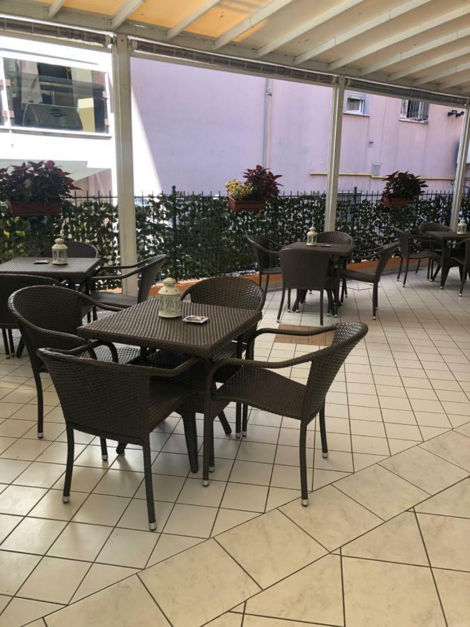 Hotel Valparaiso Rimini Eksteriør billede